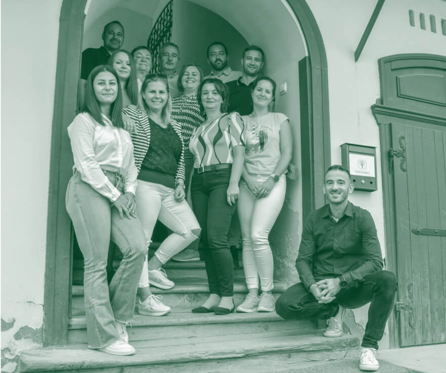 alt.contact.team-photo alt.contact.team-photo